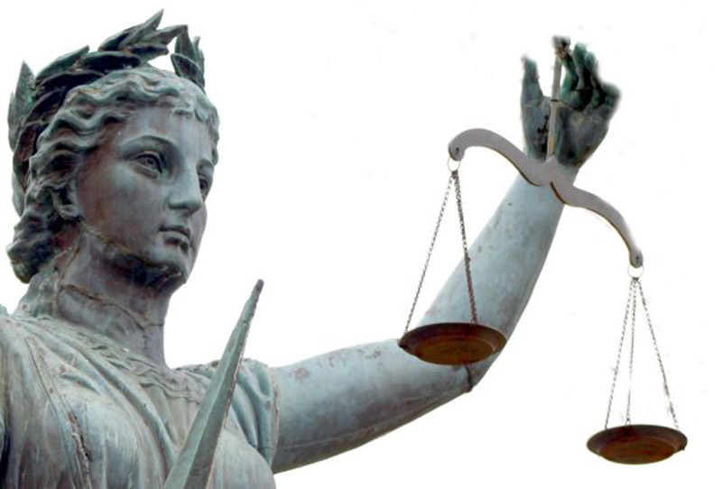 Symboles de la justice : la déesse Thémis avec la balance et le glaive